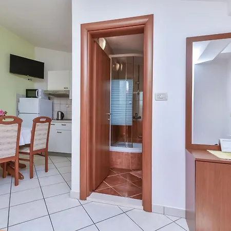 Nevi Apartment Pisak